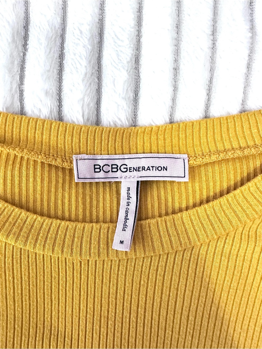 BCBGeneration Ribbed Yellow Crop Top - Picture 3 of 5